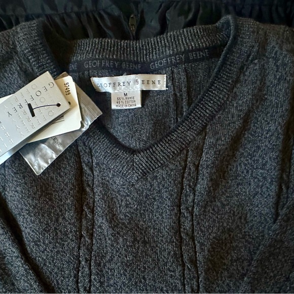 NWT Geoffrey Beene Cotton Dark Grey V Neck Sweater Medium - Picture 8 of 11